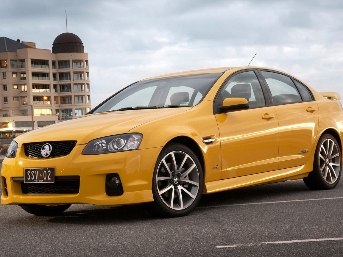 Холден Коммодор 2011