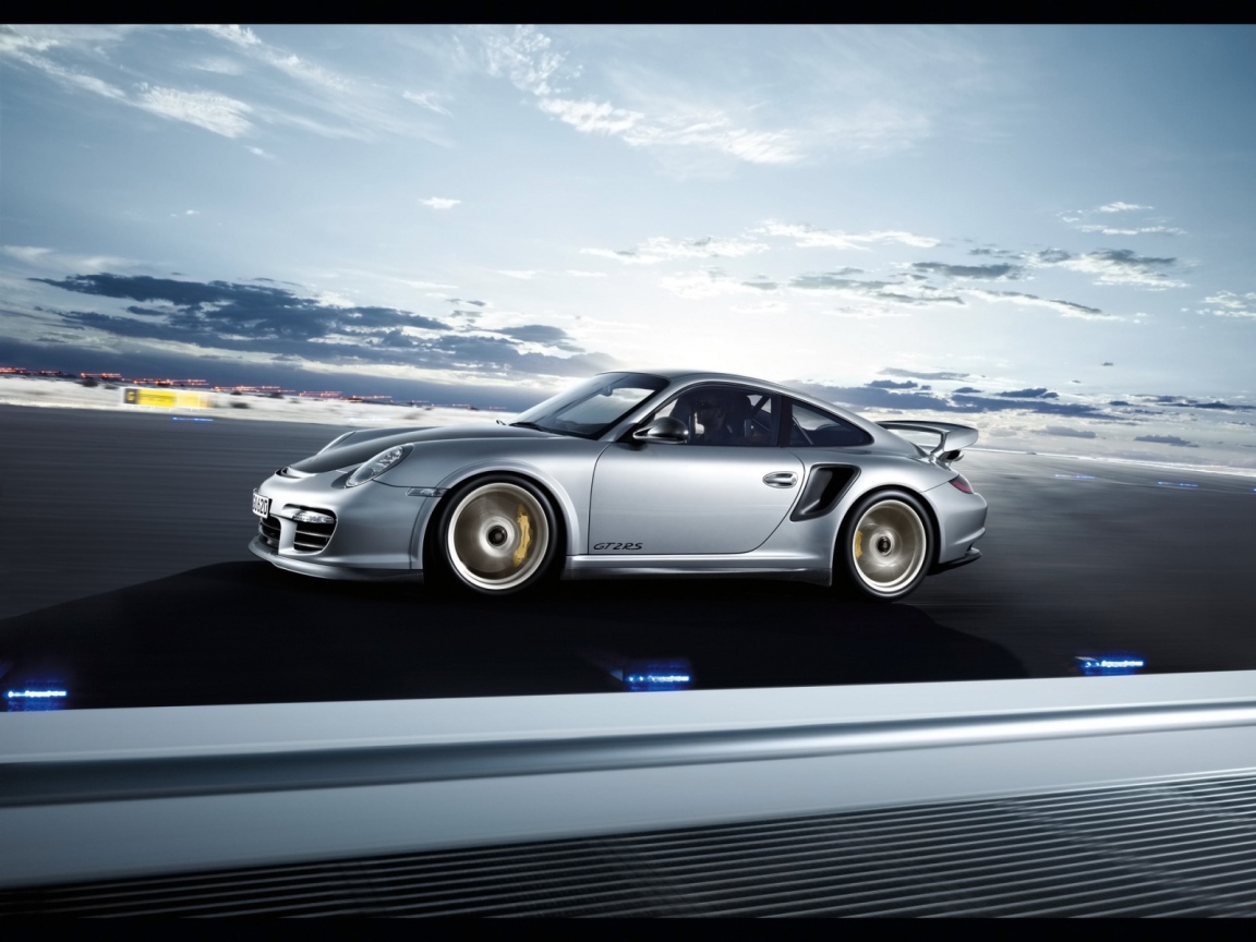 Спорткар Porsche 911 2011 года