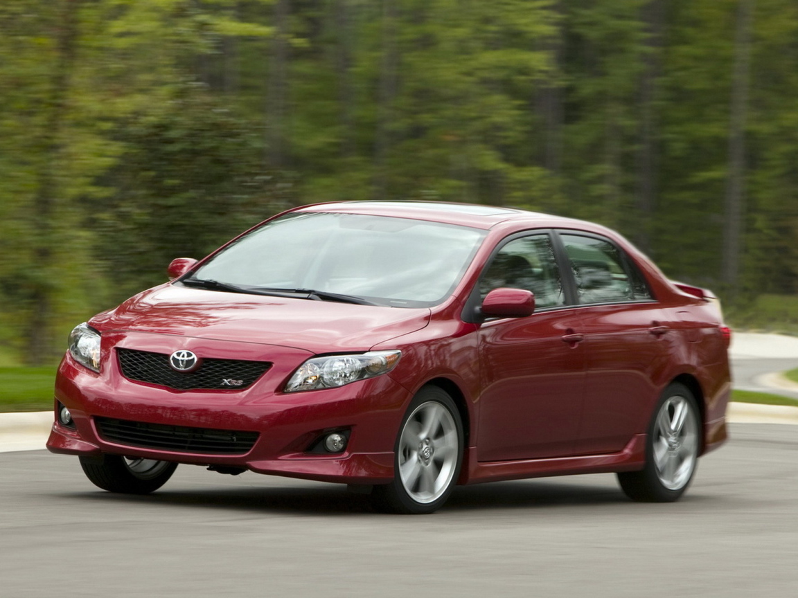 Тойота Королла в движении