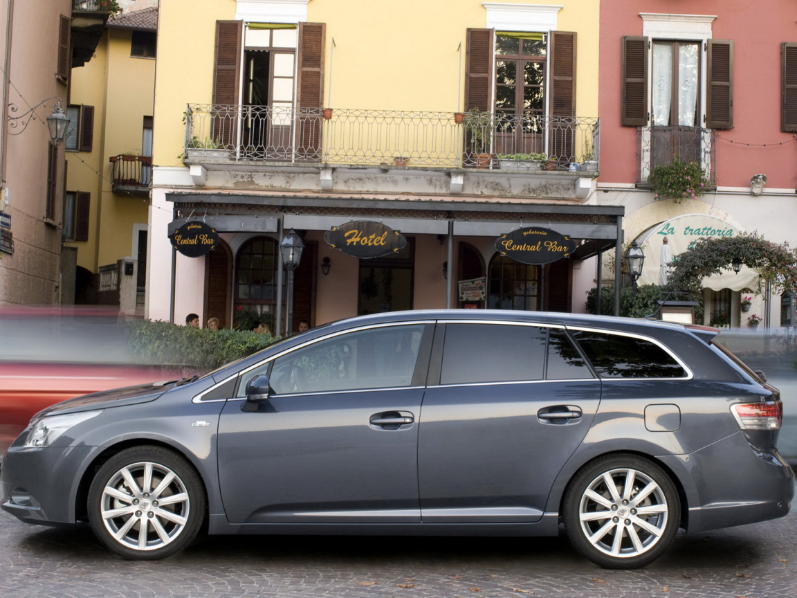 Тойота Авенсис Универсал