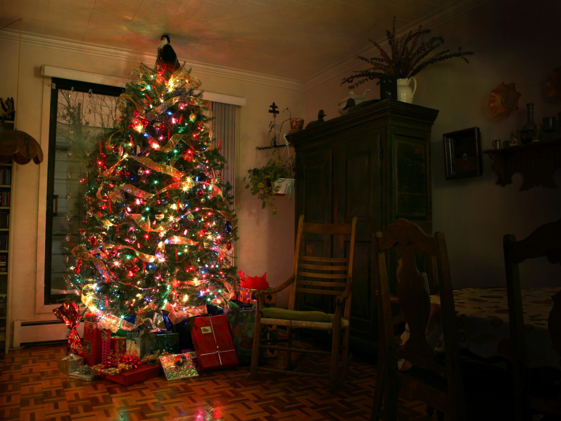 Подарки под елкой