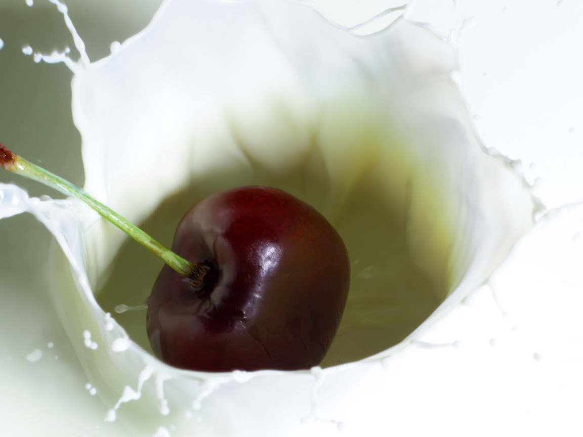 Вишня и молоко