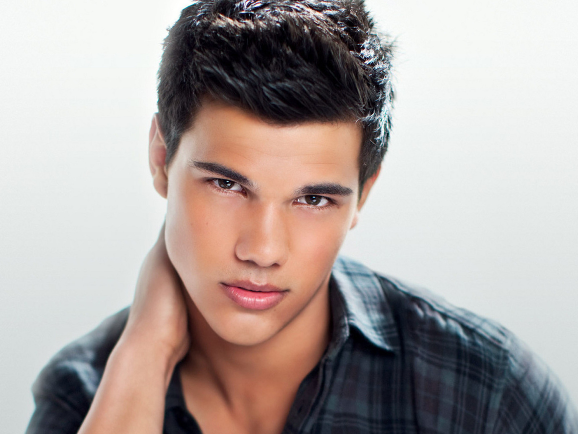 Тэйлор Лотнер