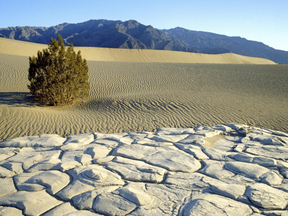 Горы в пустыне