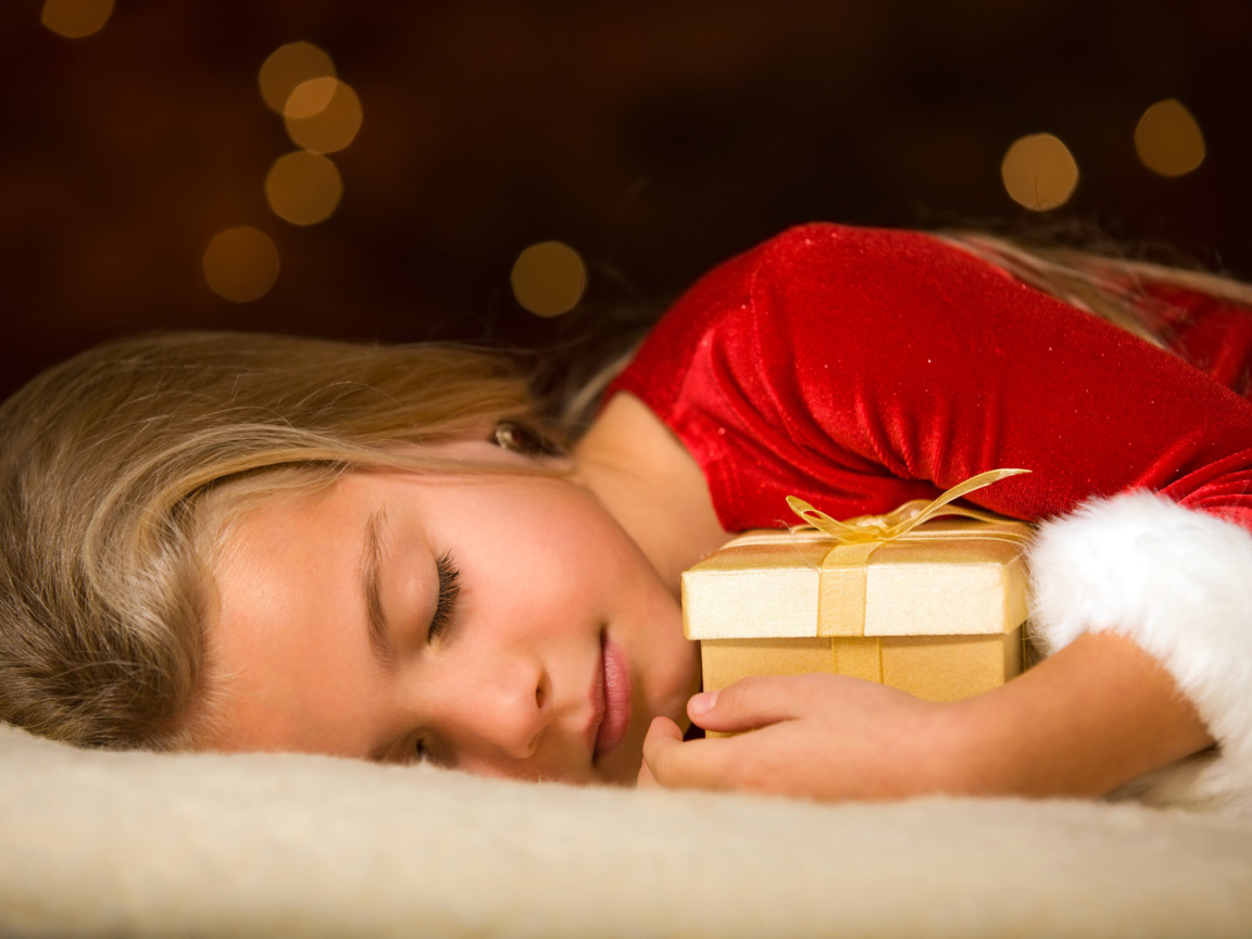 Уснувшая девочка