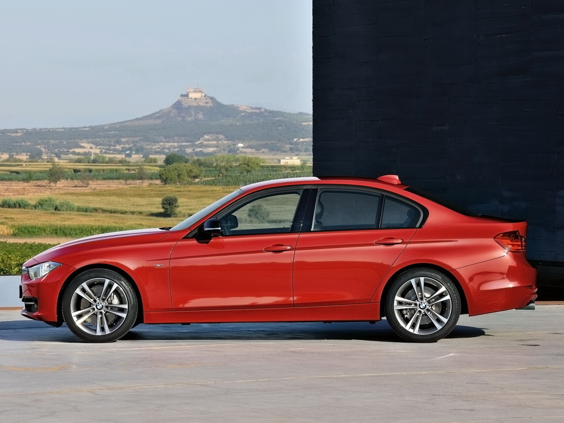 Красный BMW-3-Series-Sedan