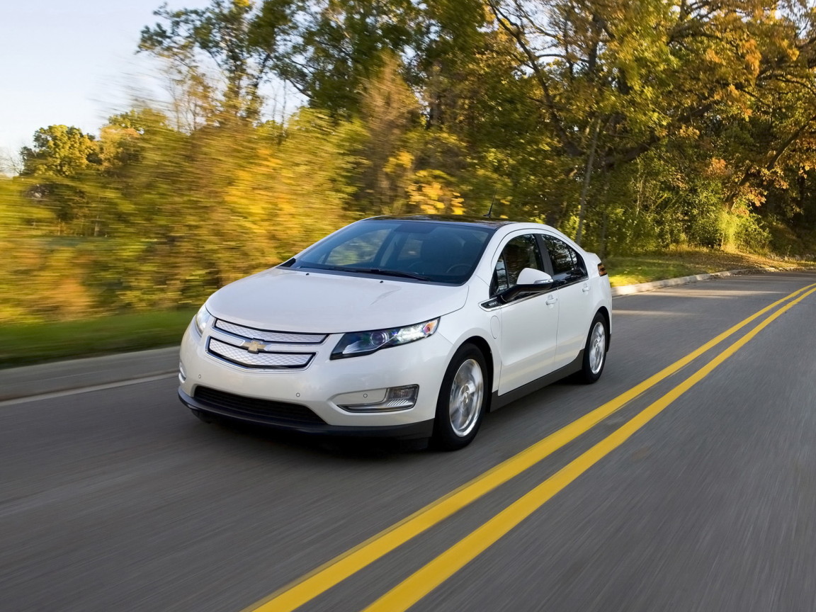 Chevrolet-Volt-White