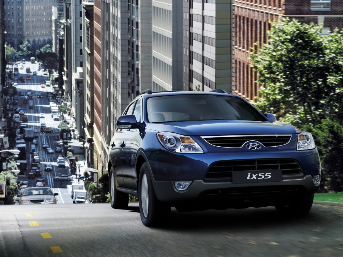 Hyundai IX55 in city