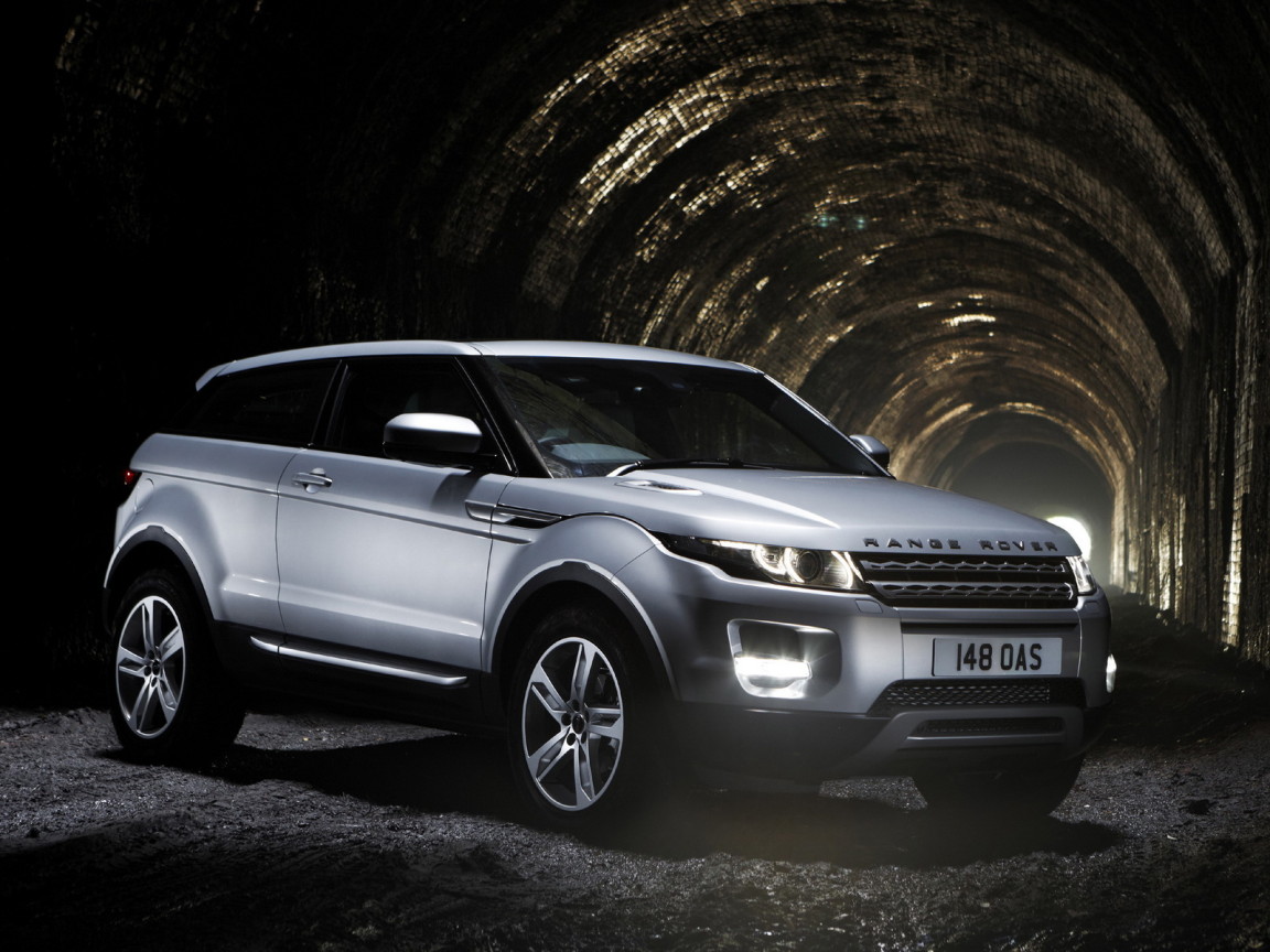 Range Rover Evoque в тоннеле