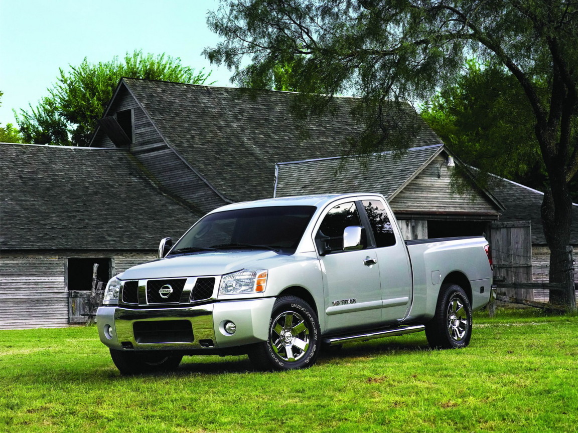 Nissan Titan V8