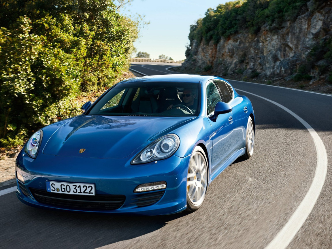blue Porsche-Panamera S