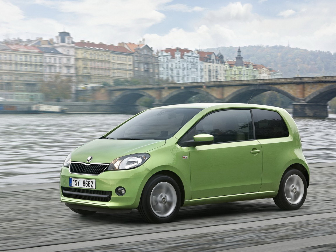 Skoda-Citigo на набережной