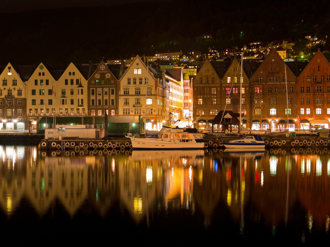 Отражение ночного города