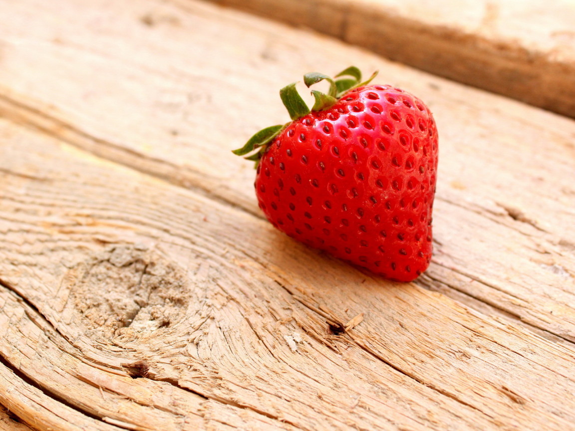 Клубника на доске