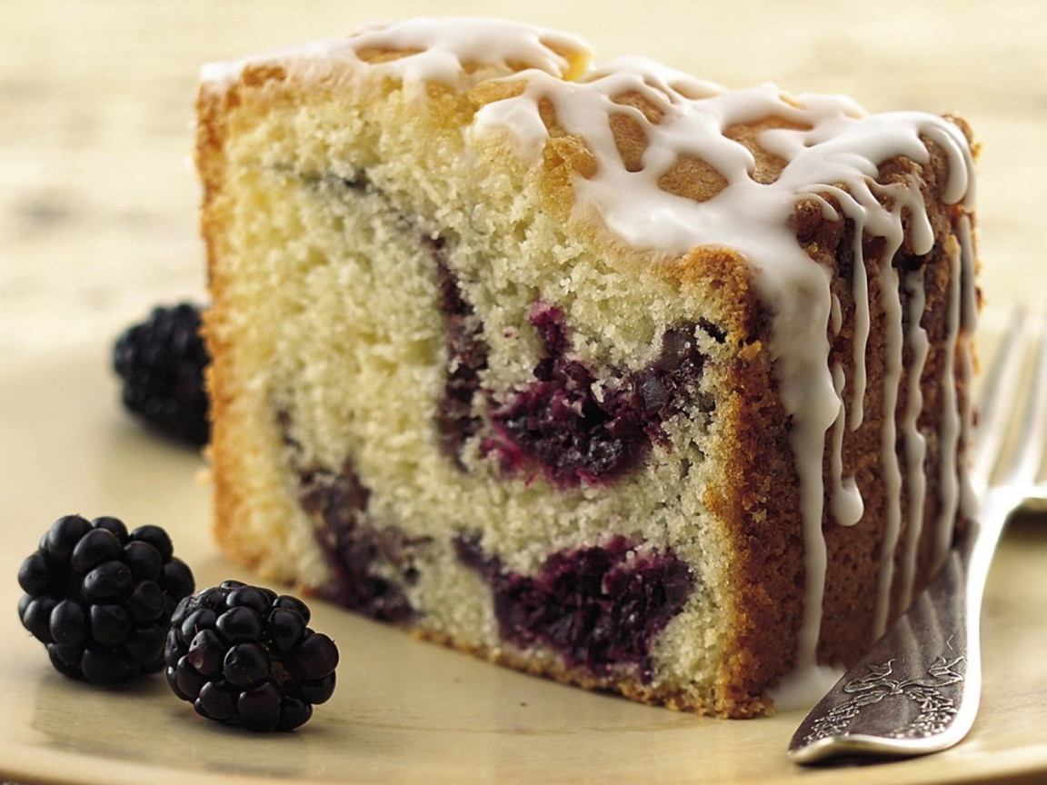 Кекс с ежевикой