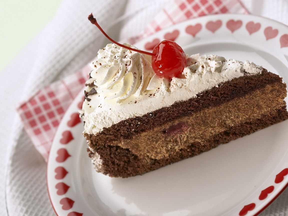 Тортик с вишенкой
