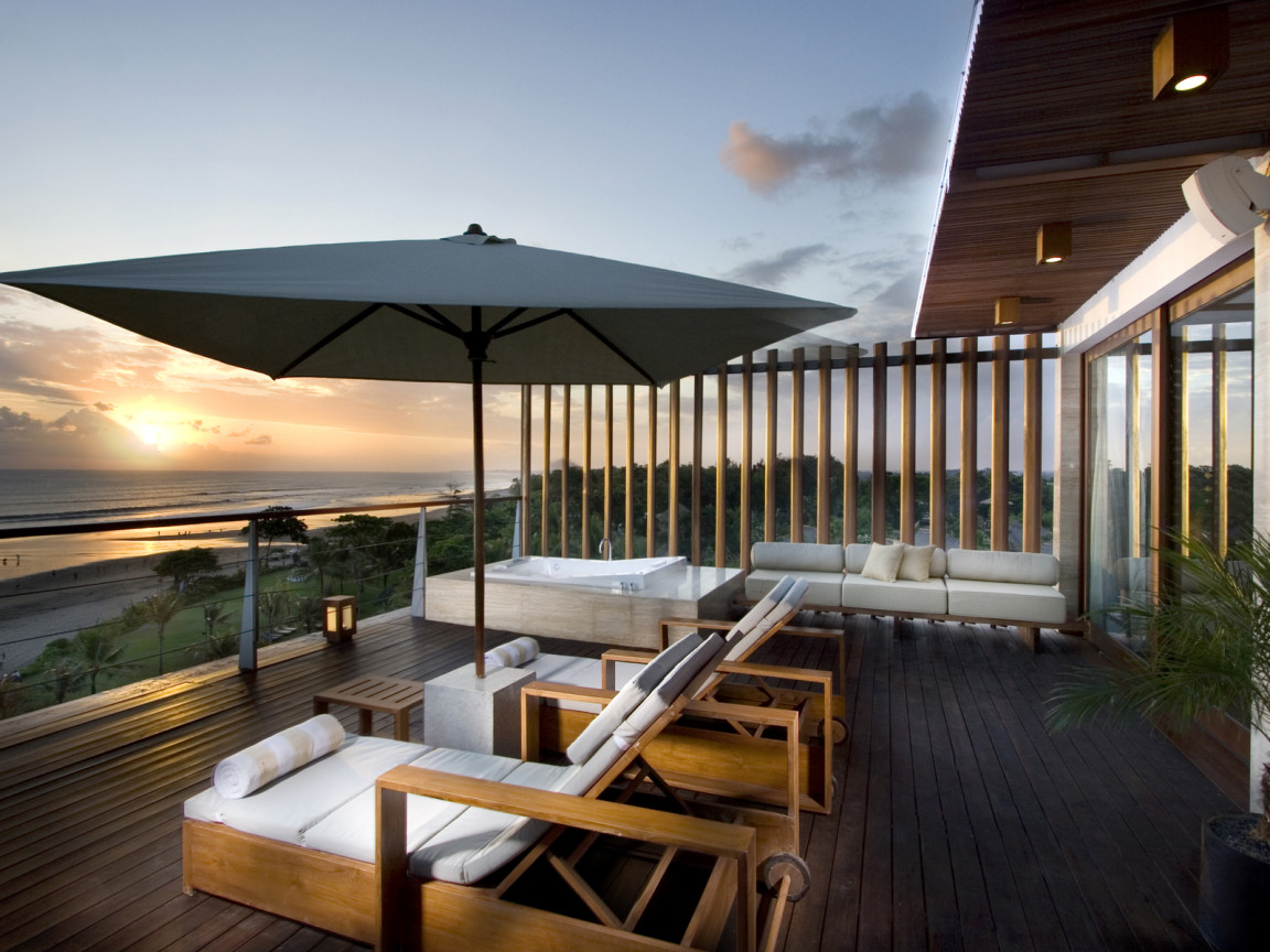 Веранда у дома