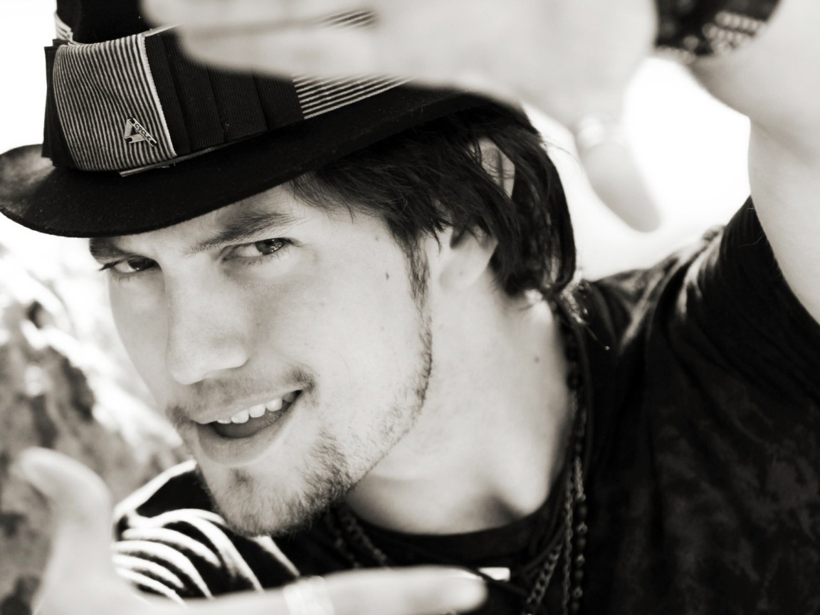 Jackson Rathbone и шляпа