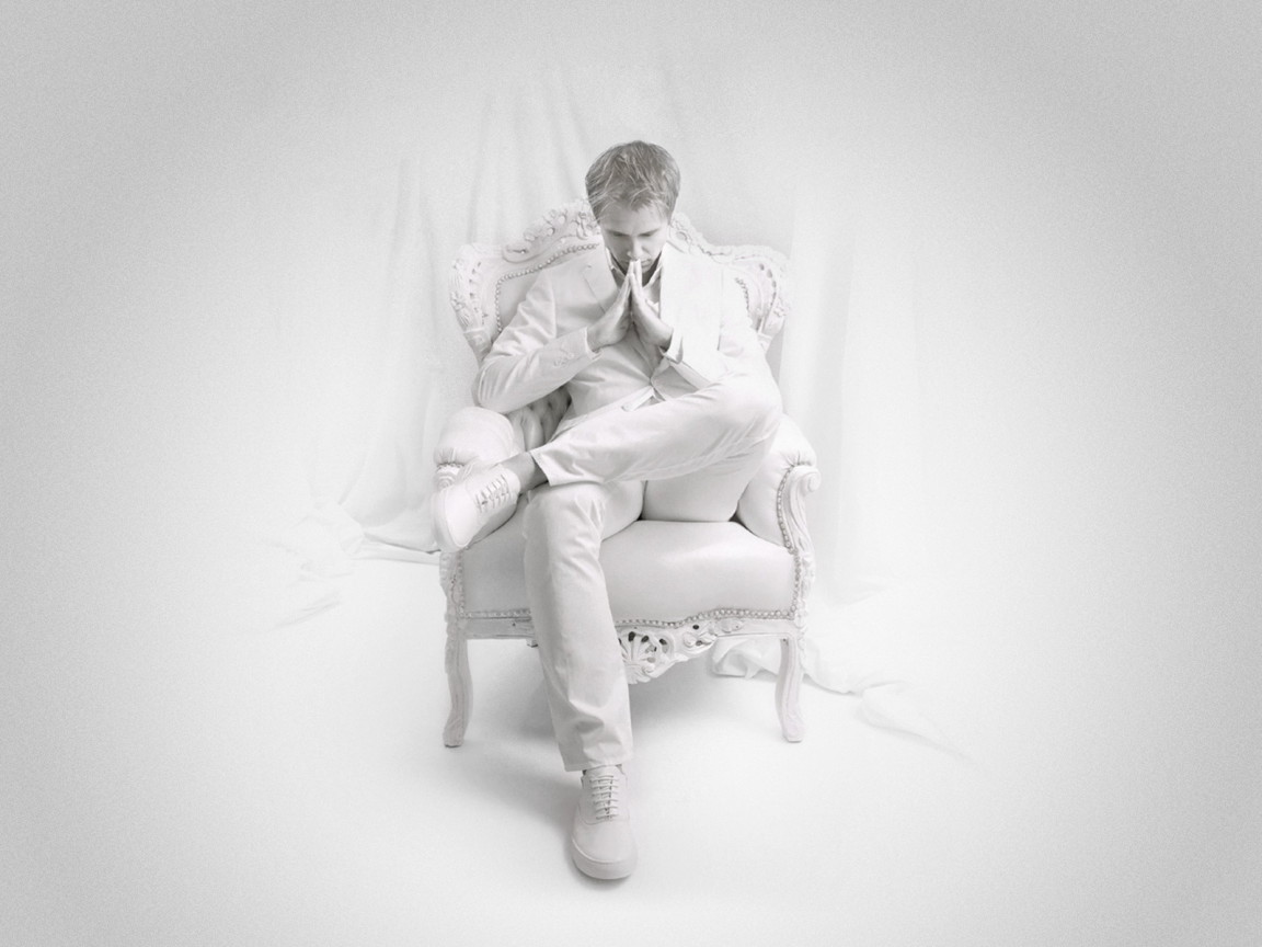 Мужчина в белом