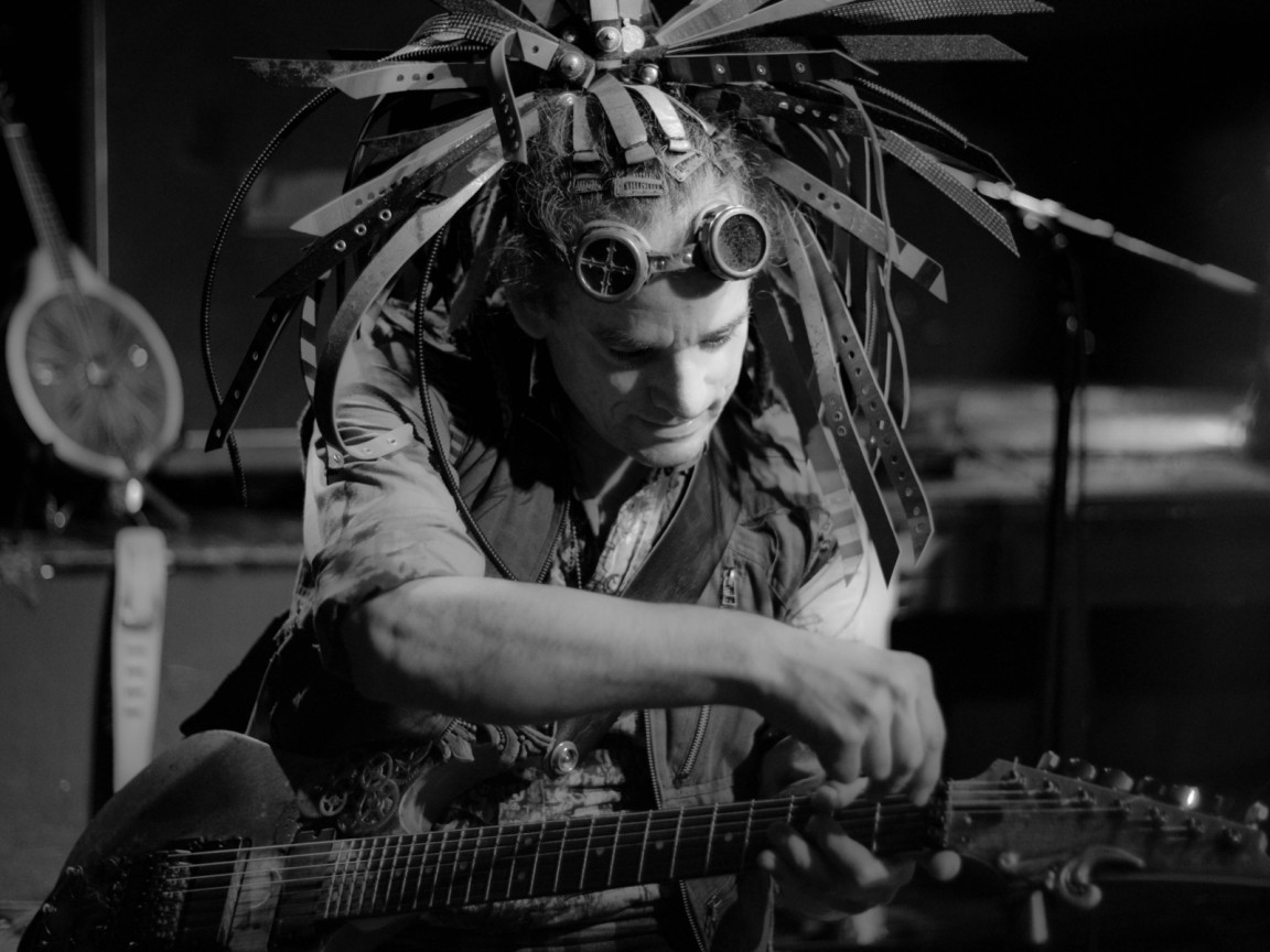 Nathaniel Johnstone гитарист группы Abney Park