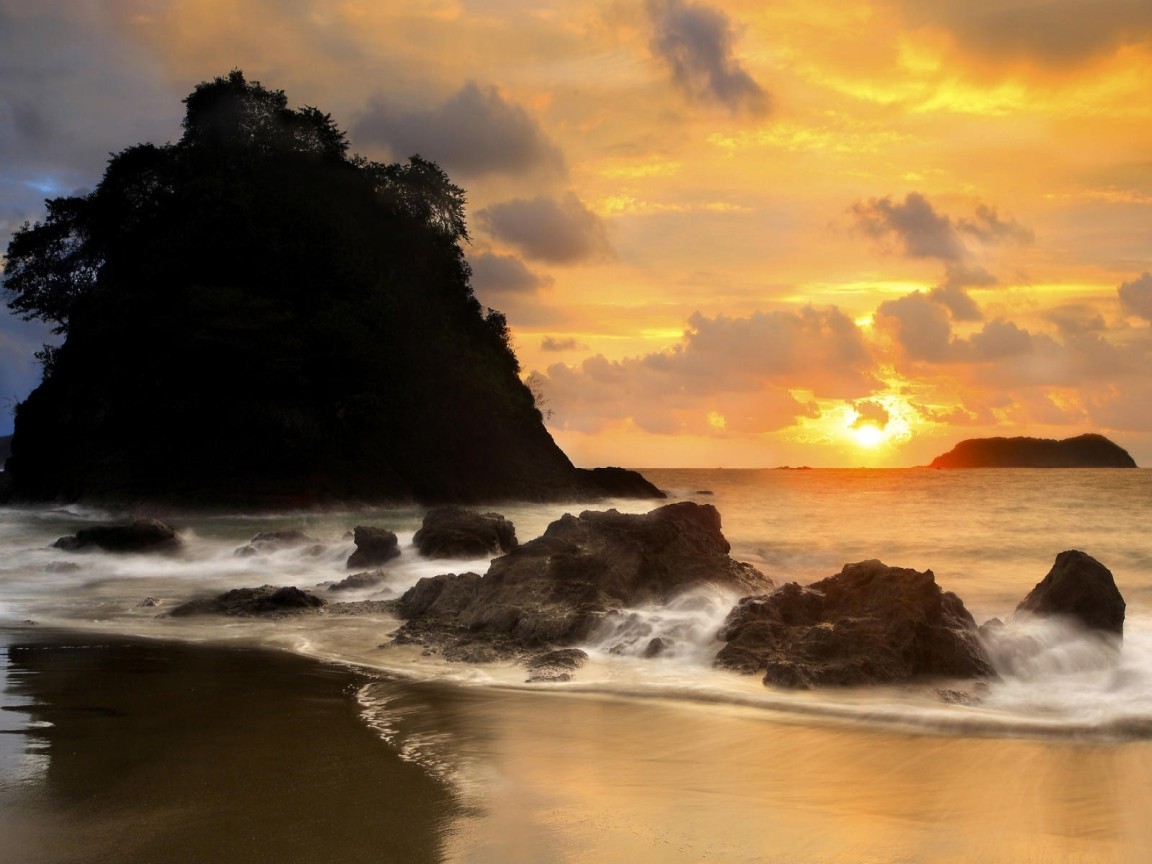 Пляж на закате