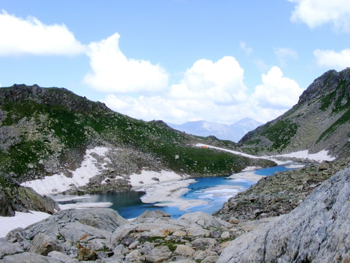 Озеро среди вершин