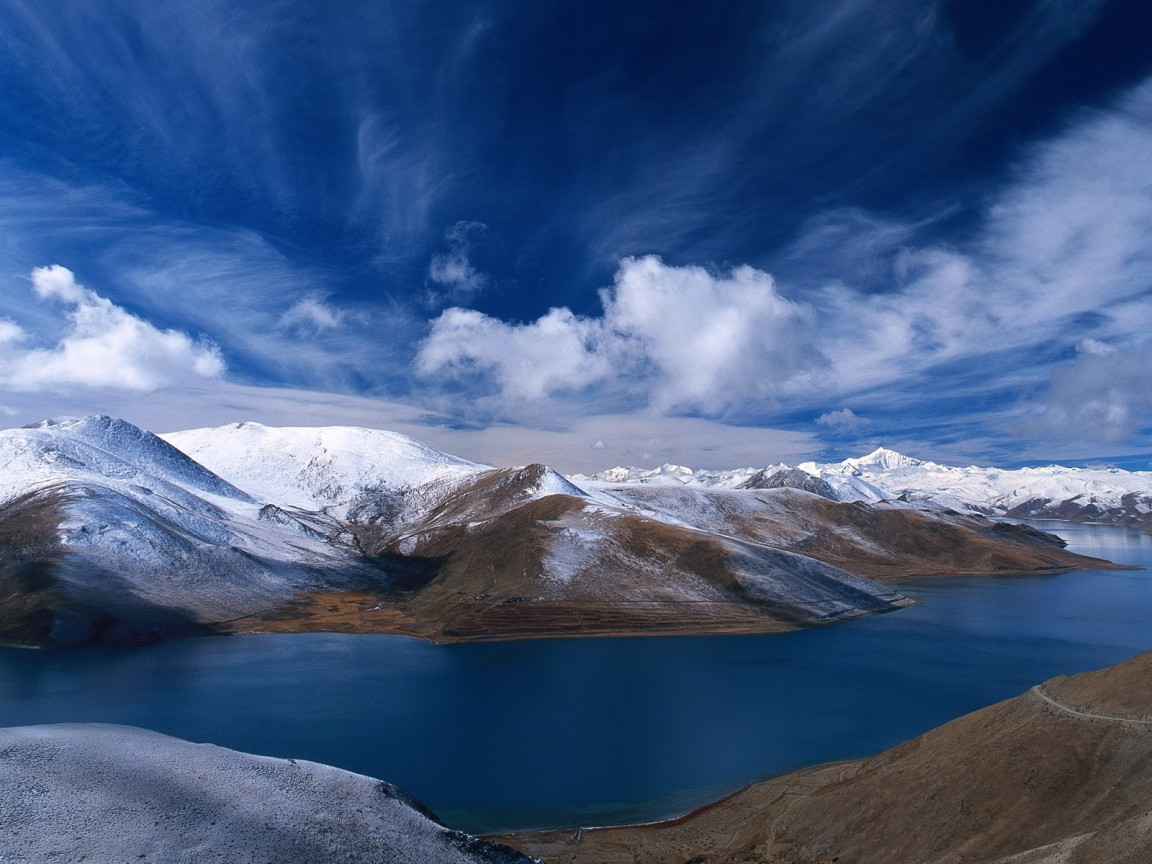 Горная долина и река