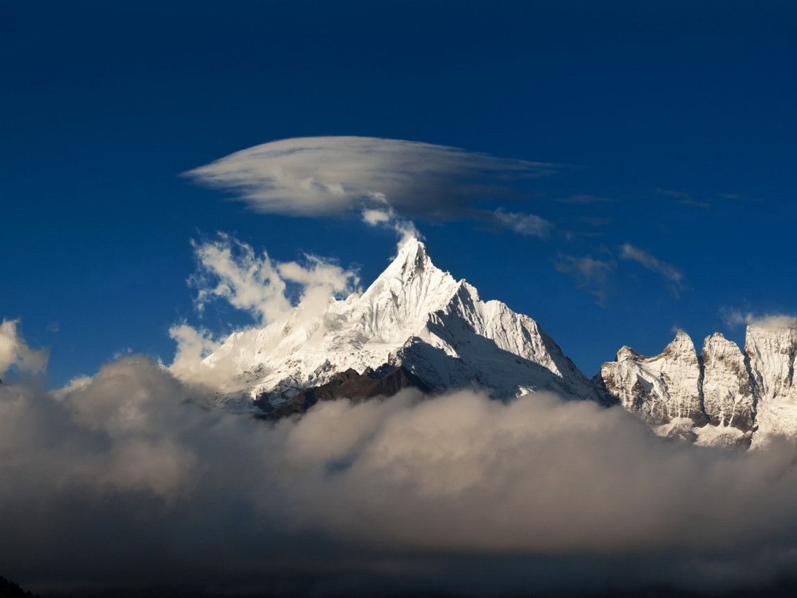 Горы над облаками