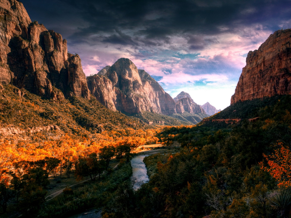 Река в долине