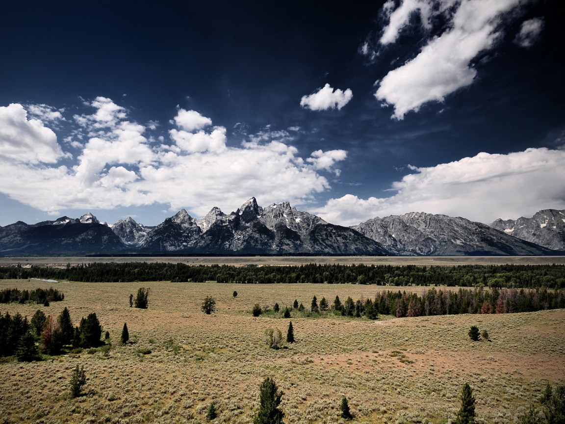 Горы на горизонте