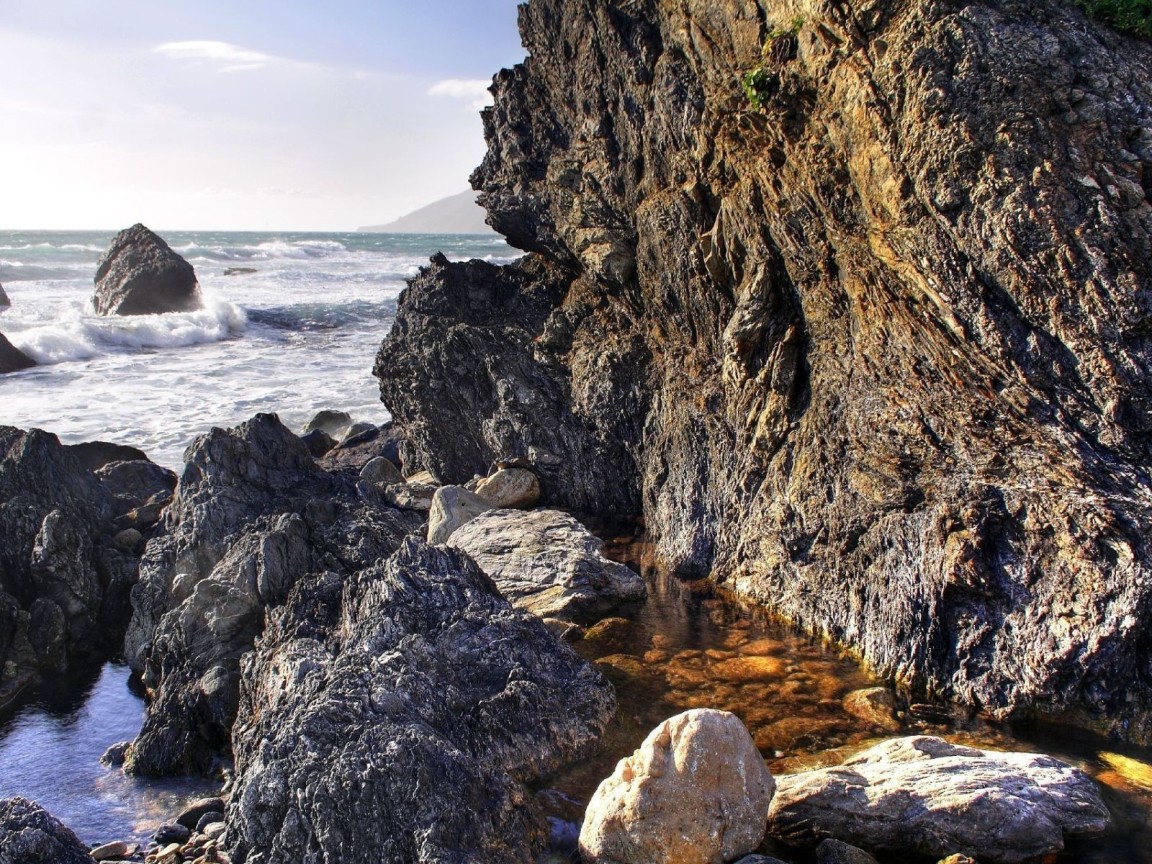 Береговые скалы