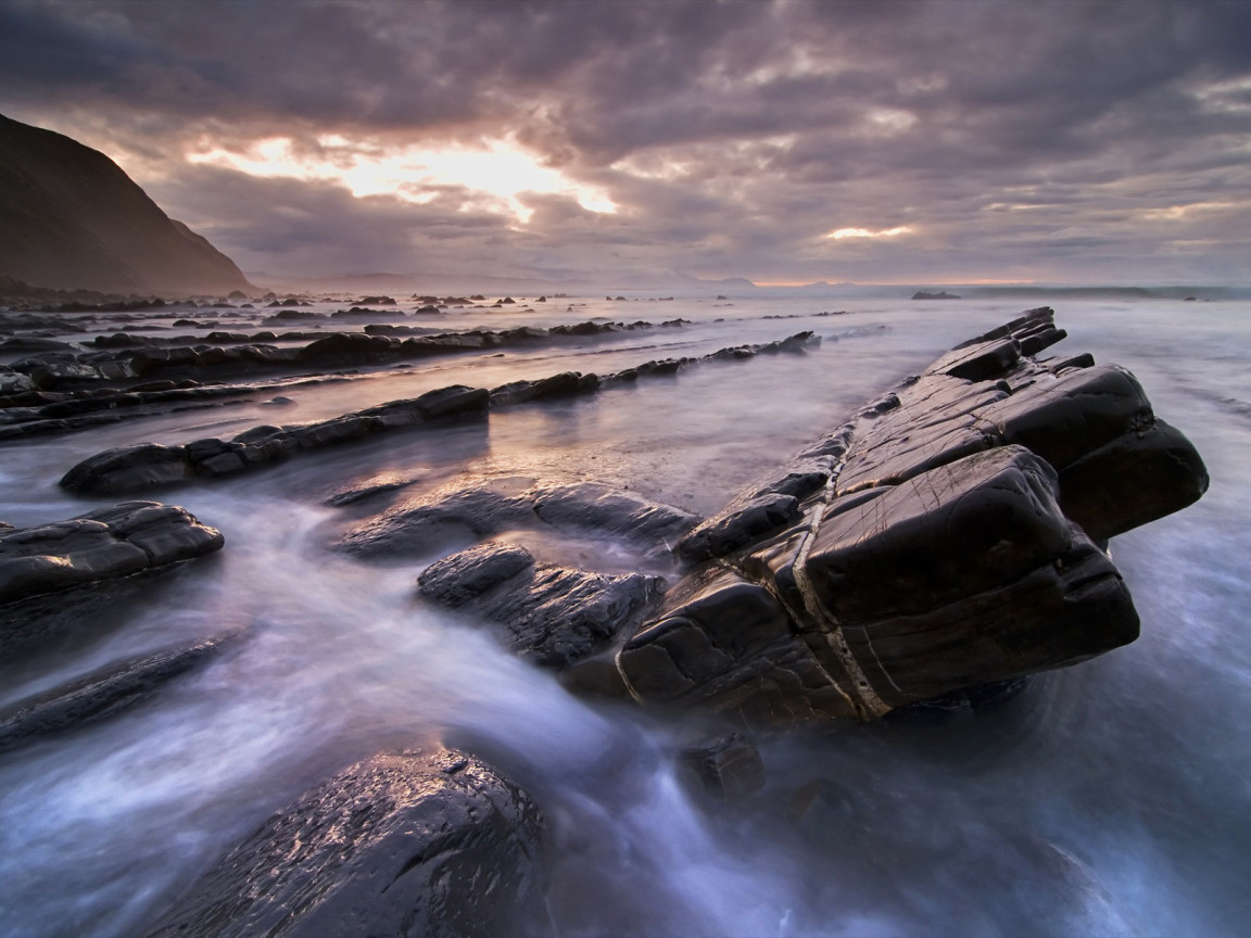 Прибрежные камни