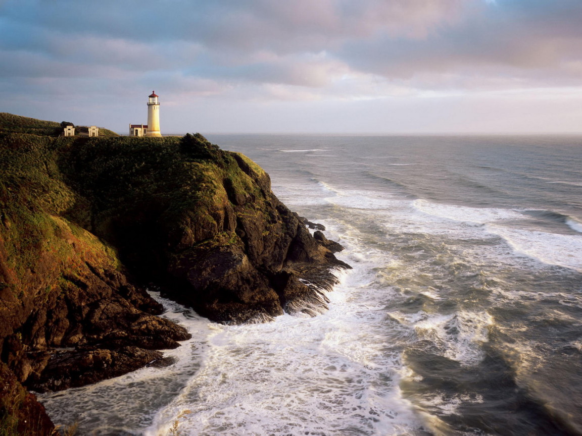 Маяк на берегу