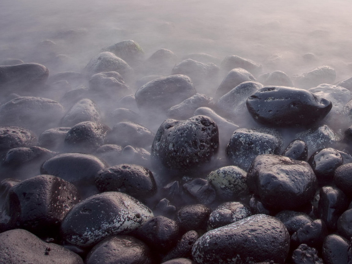 Камни в дымке