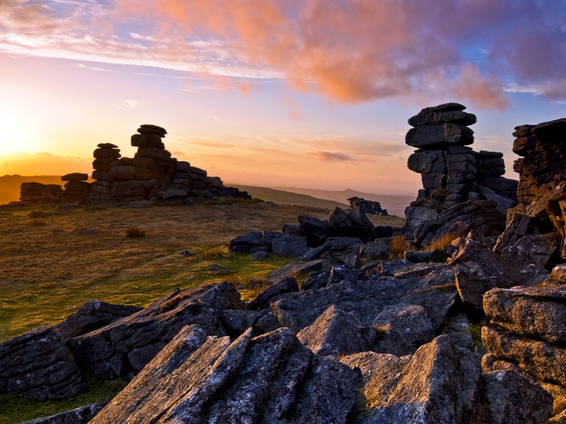 Камни на холмах