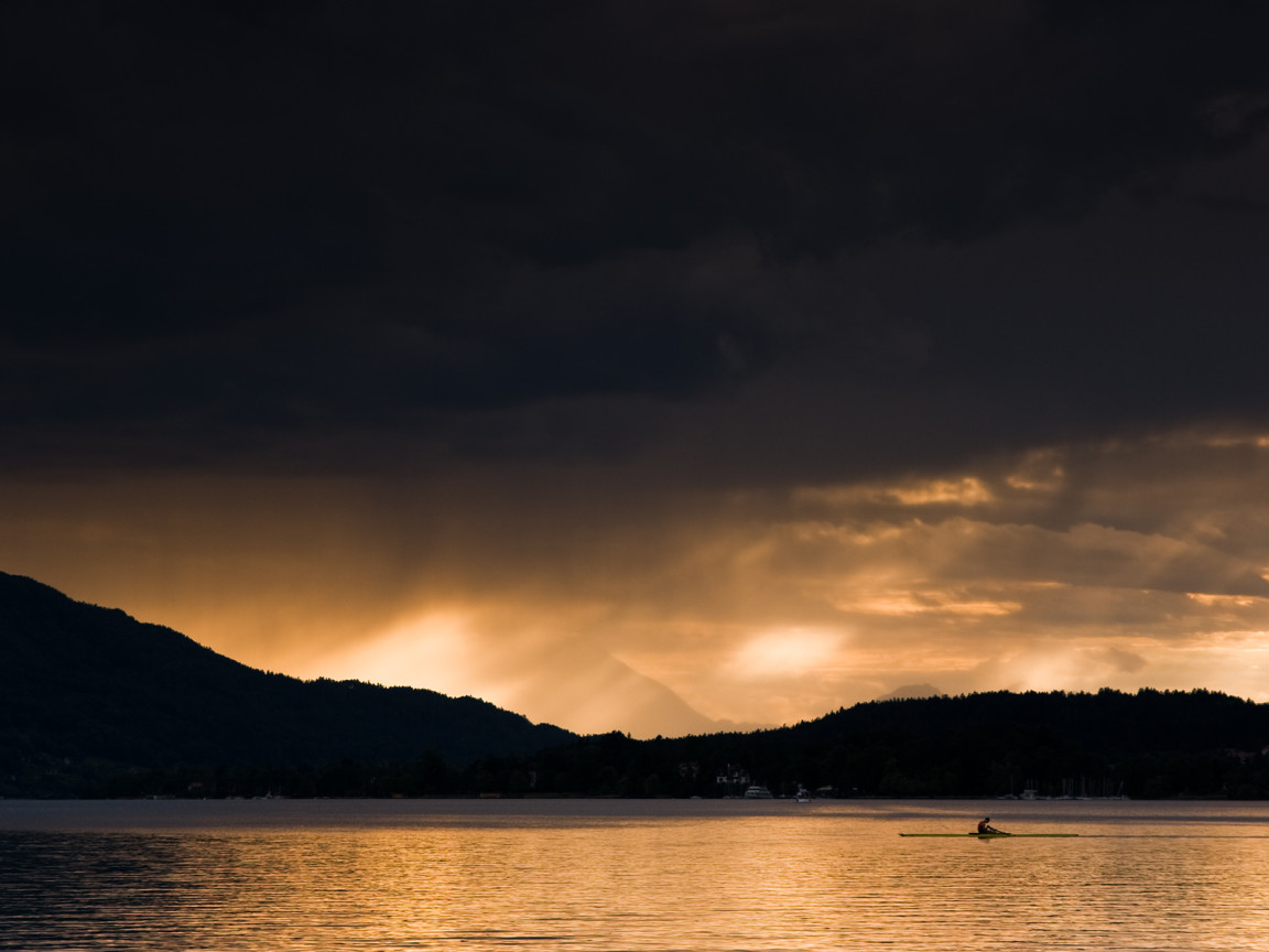 Закат на озере