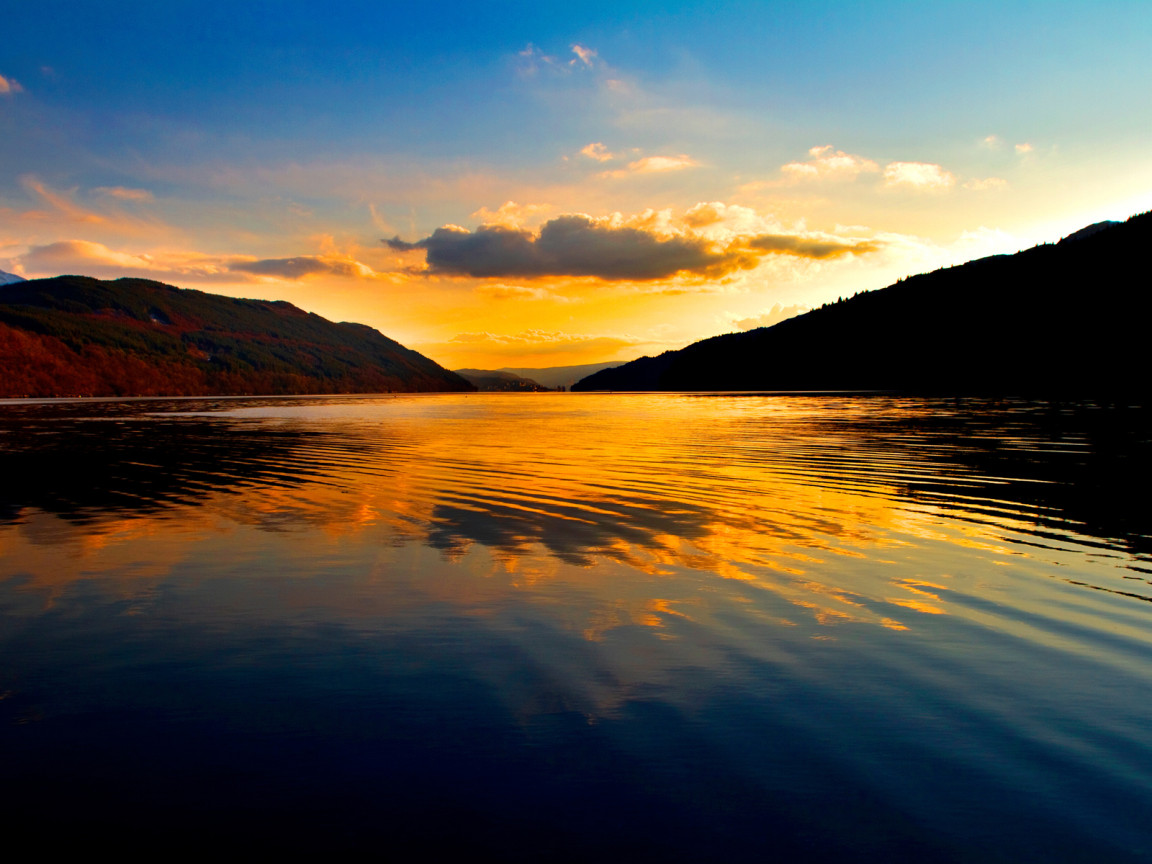Закат над водой