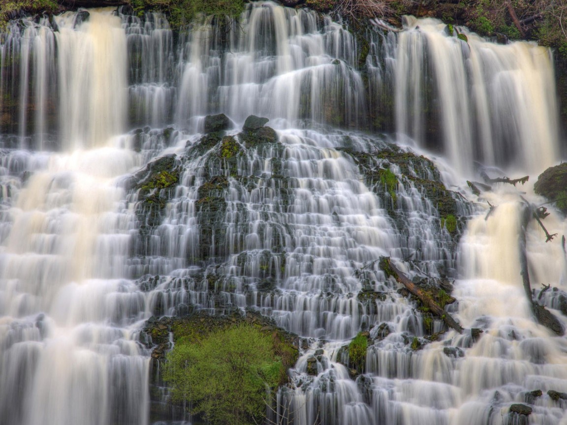 Красивый водопад