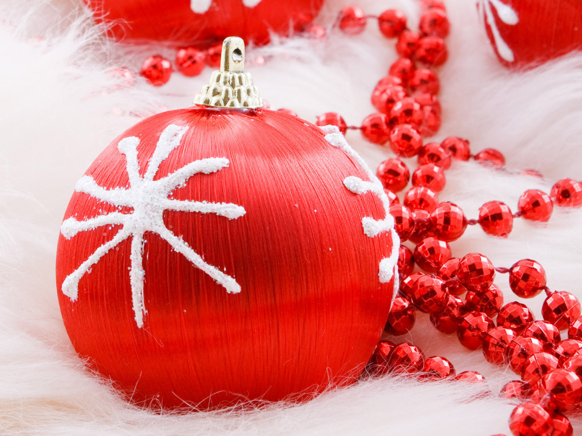 Праздничные игрушки