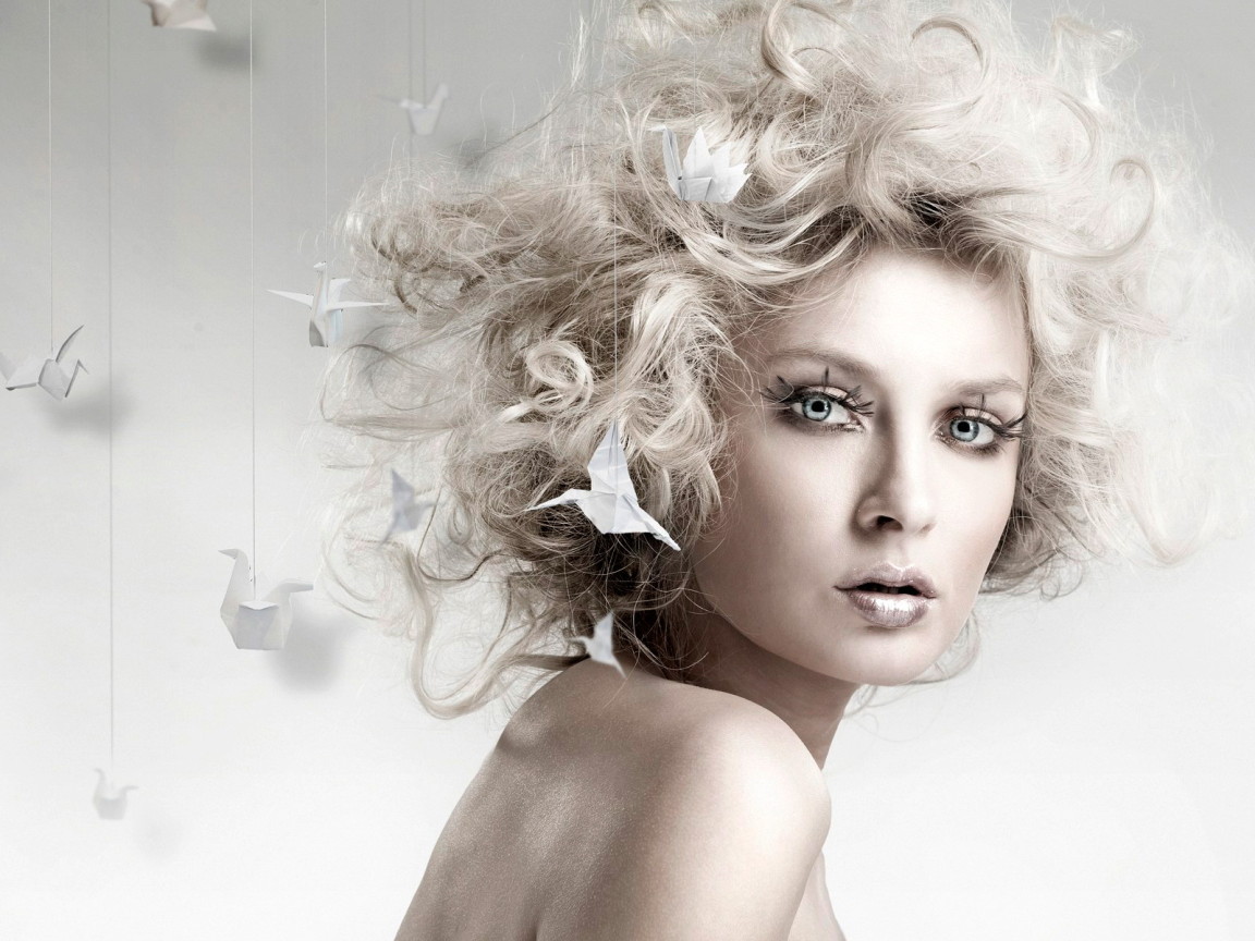 Девушка и птички