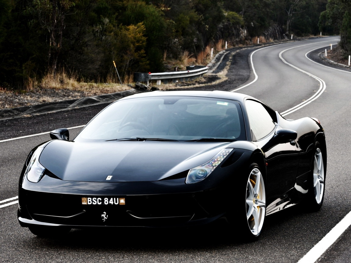 черная Феррари 458