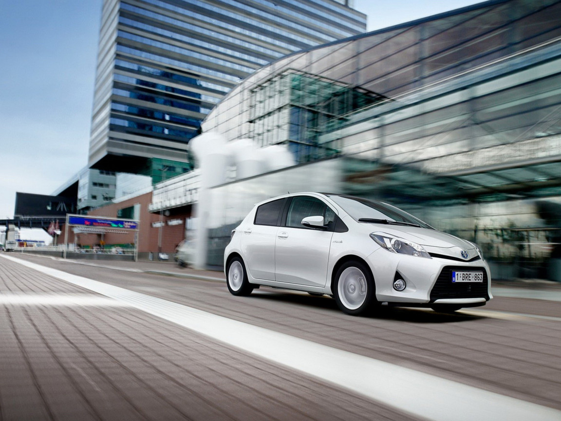 Toyota Yaris Hybrid 2013