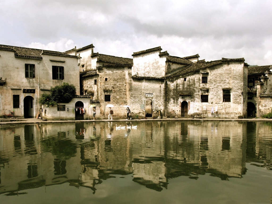 Старый город на берегу