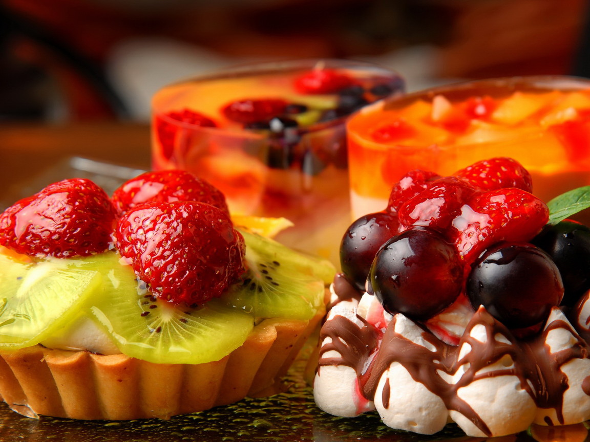 Пирожные с ягодами