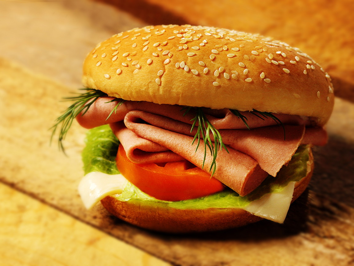 Гамбургер с ветчиной