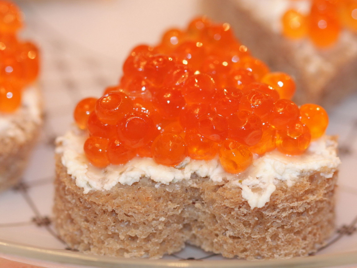 Бутерброд с икрой