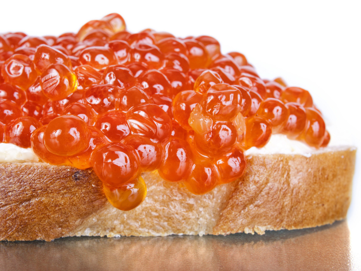 Бутерброд с красной икрой