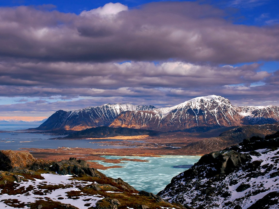 Горы на побережье