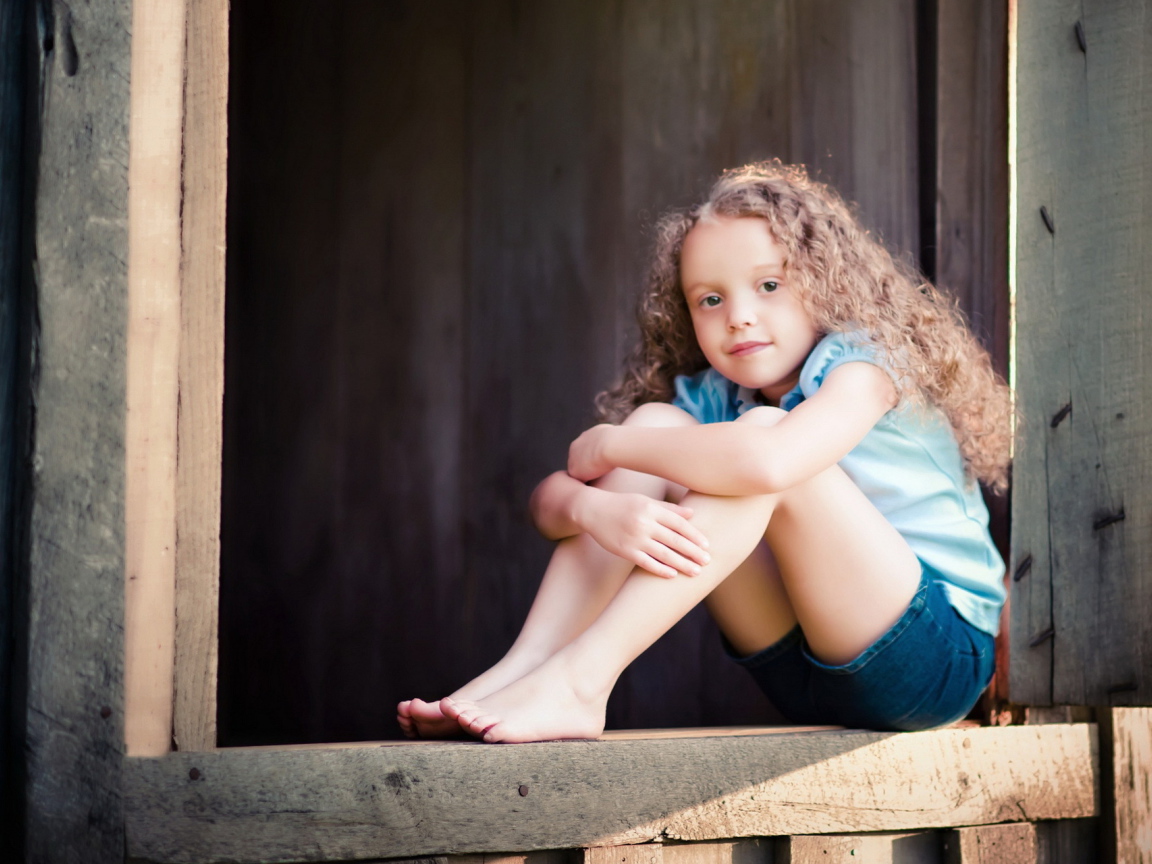 Девочка на окне