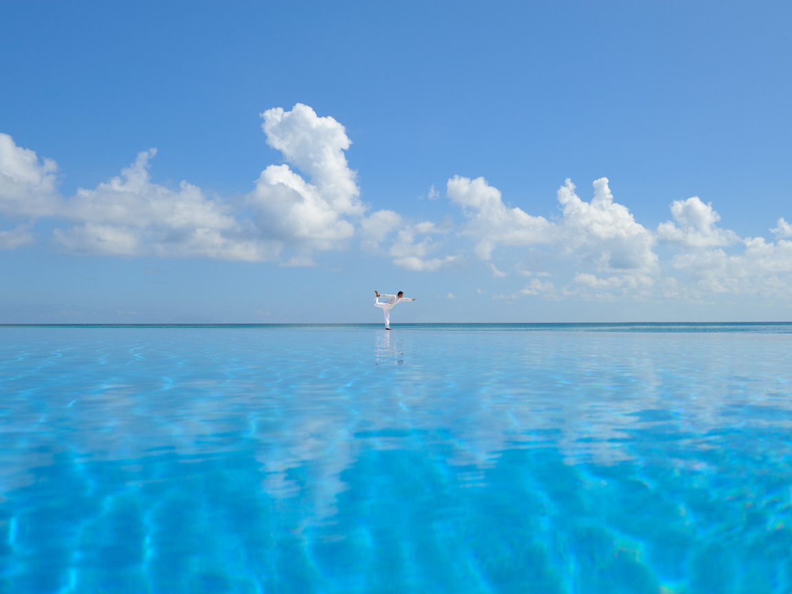 Йог на море